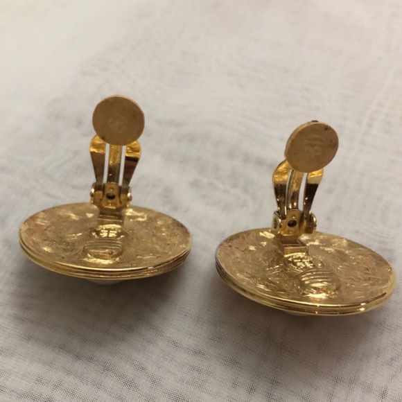 Vintage Circle Givenchy logo clip-on gold tone earrings - Picture 5 of 5